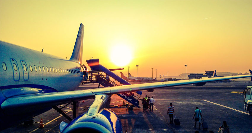 Denuncia de discriminación en un aeropuerto.